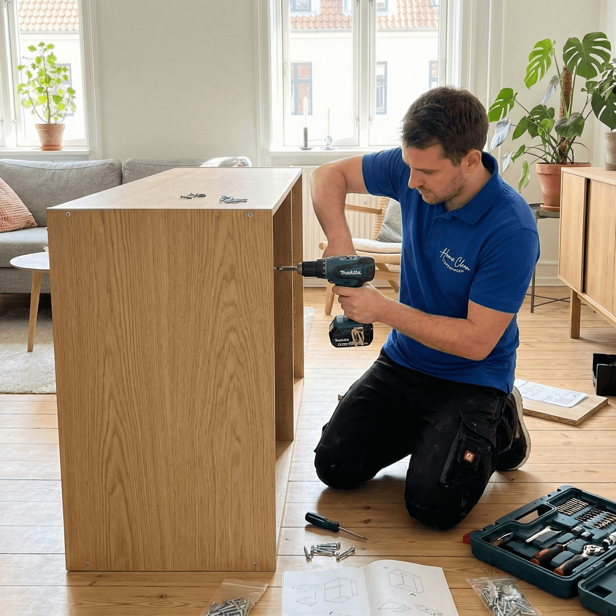 Handyman fra Home Clean Copenhagen monterer inventar i erhvervslokale